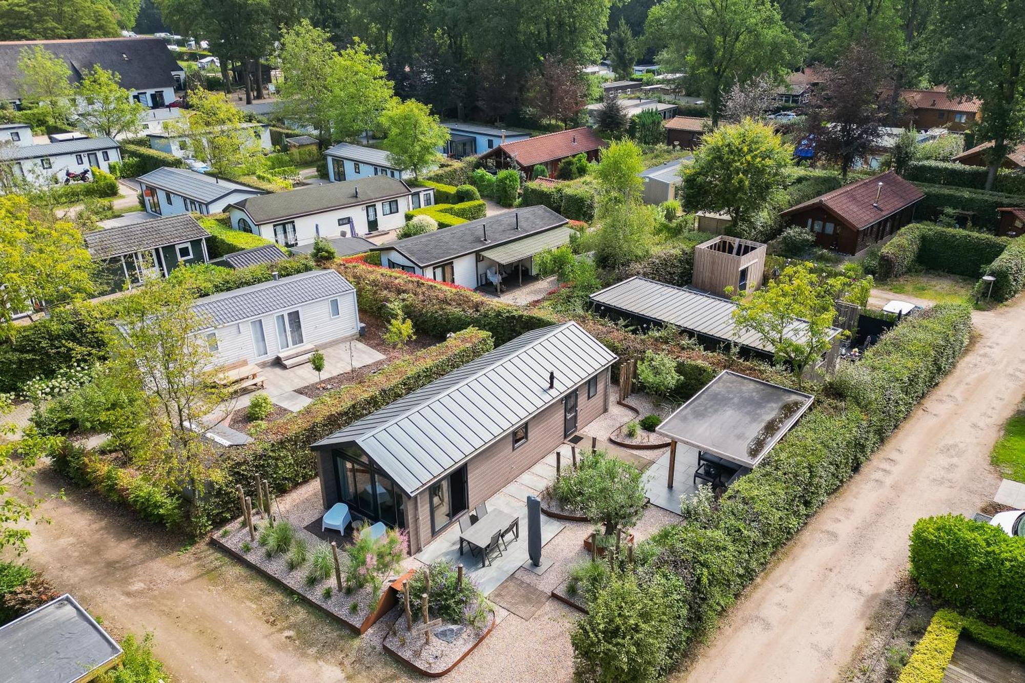 Modern Ingericht Chalet Op Groen Park Op De Veluwe エーペ エクステリア 写真